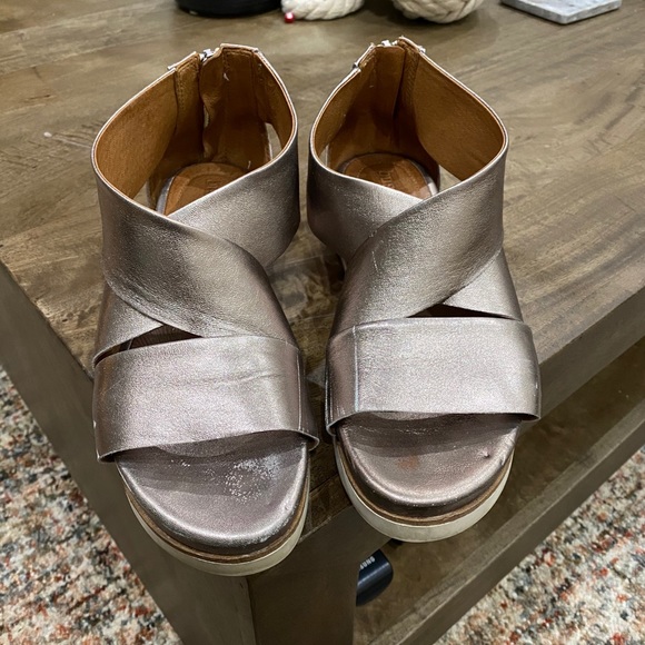 Pauline Platform Sandals - Picture 1 of 5